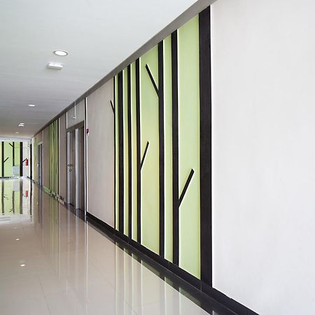 Leenova Place Bangkok Extérieur photo