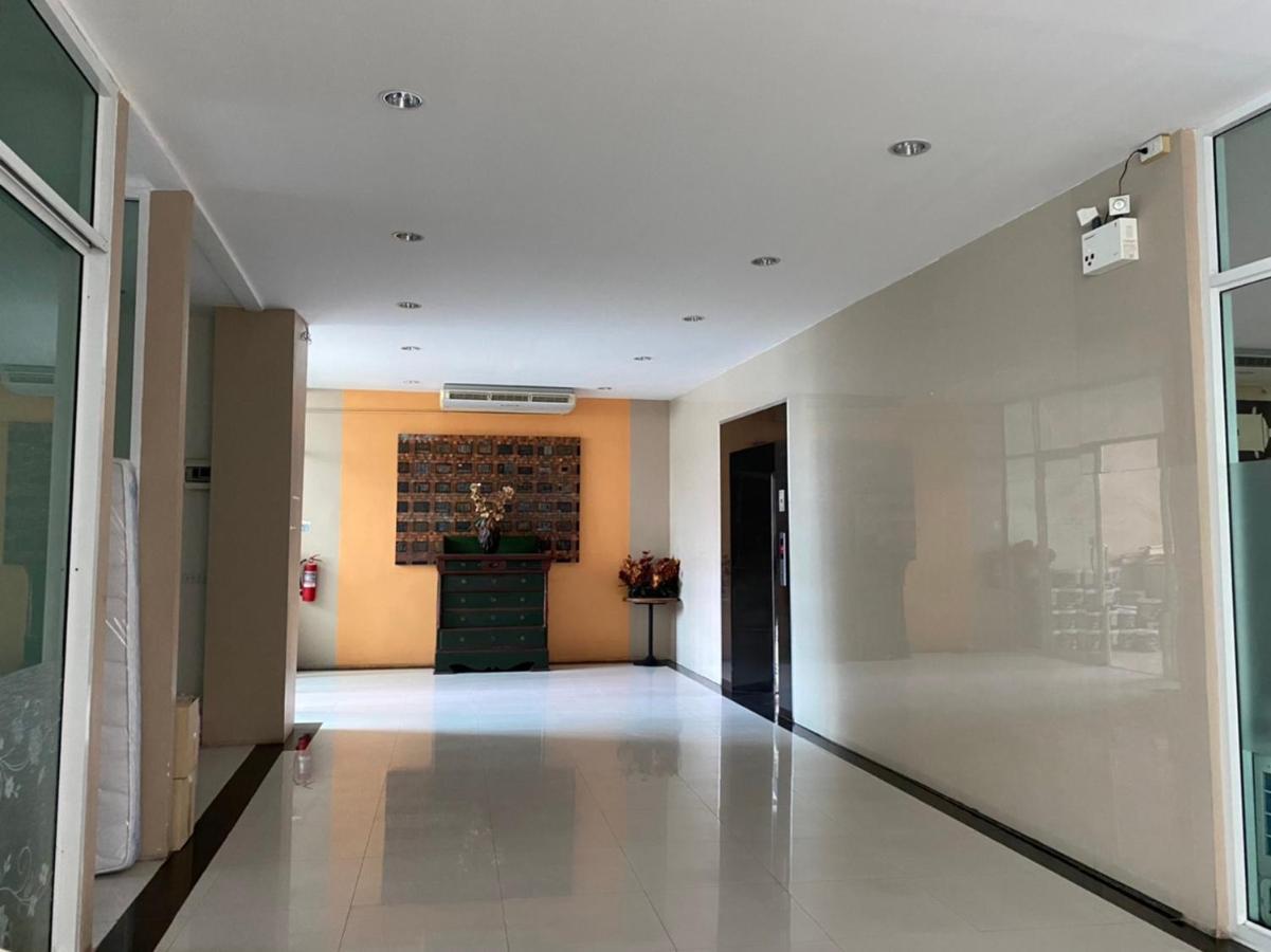 Leenova Place Bangkok Extérieur photo