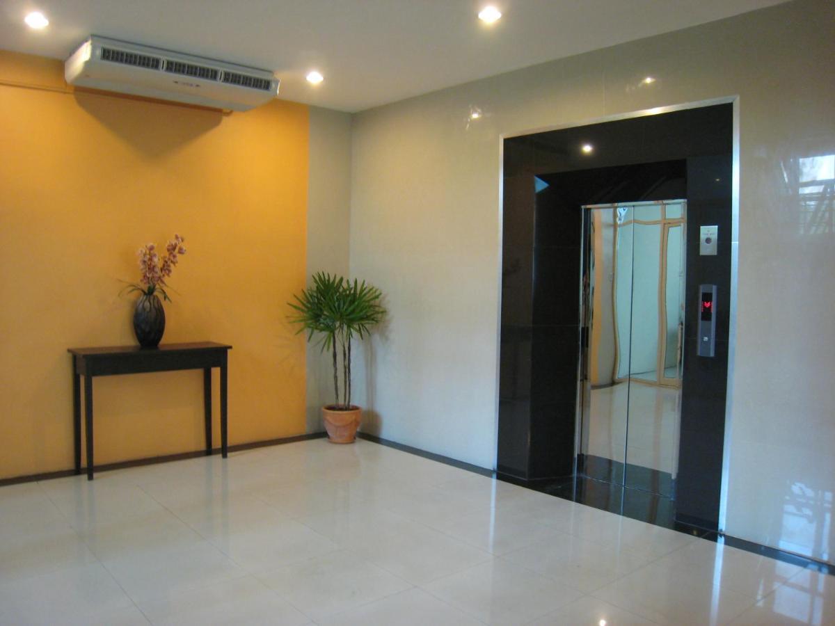 Leenova Place Bangkok Extérieur photo