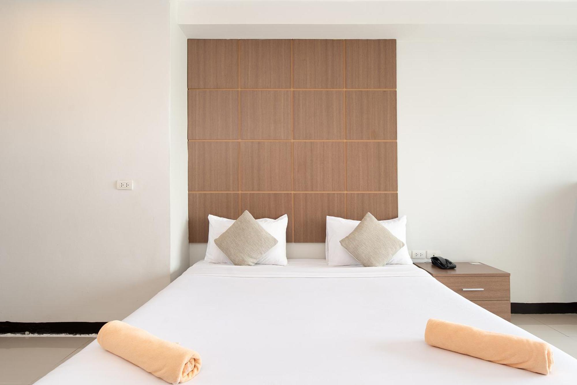 Leenova Place Bangkok Extérieur photo