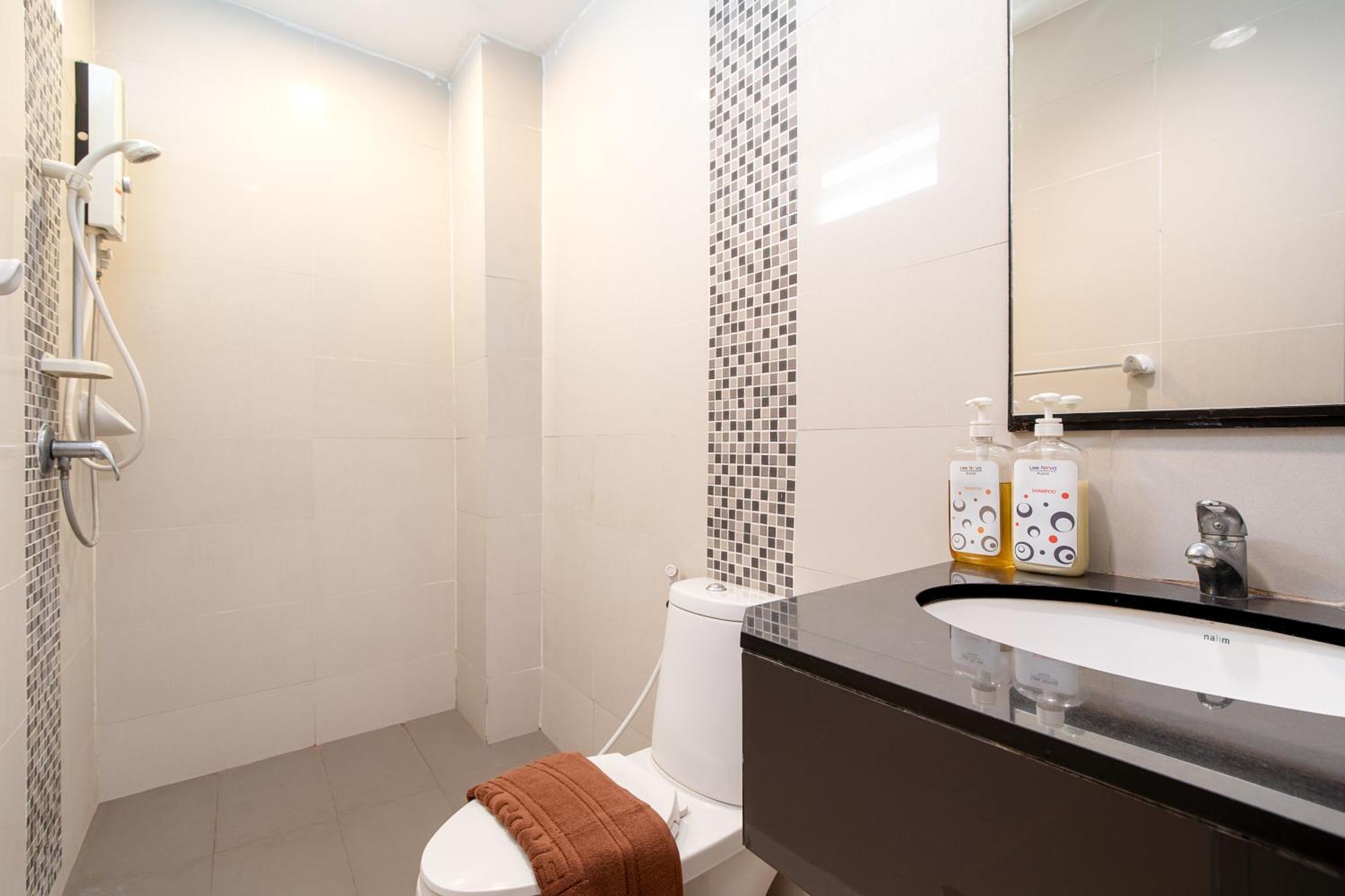 Leenova Place Bangkok Extérieur photo