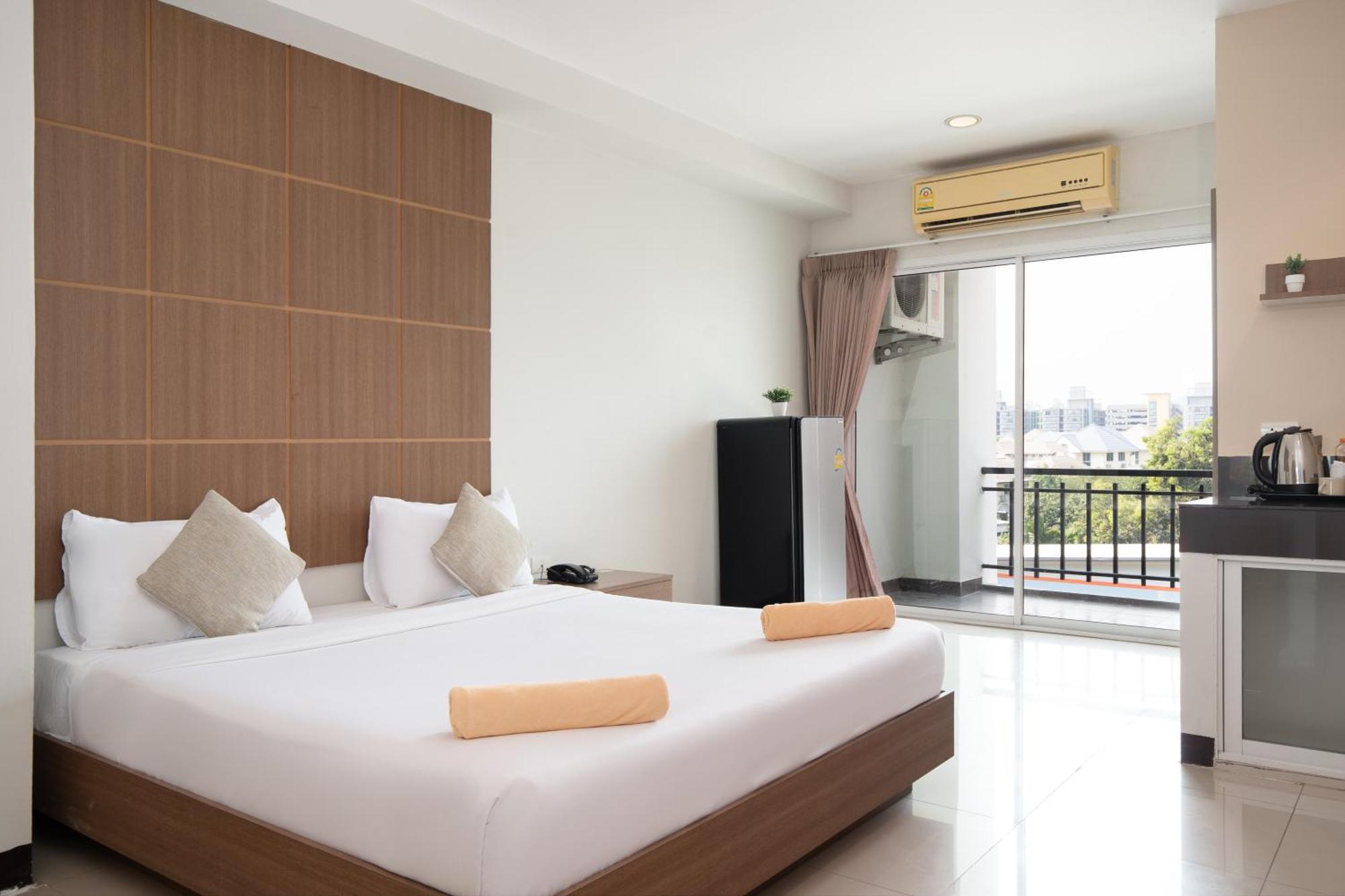 Leenova Place Bangkok Extérieur photo